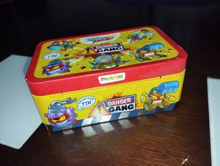 SUPERZINGS muñeco grande y caja de lata