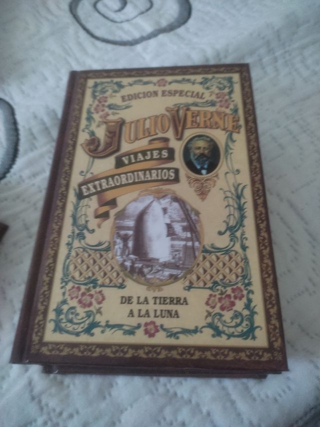Viaje al rededor de la luna +4libros mas