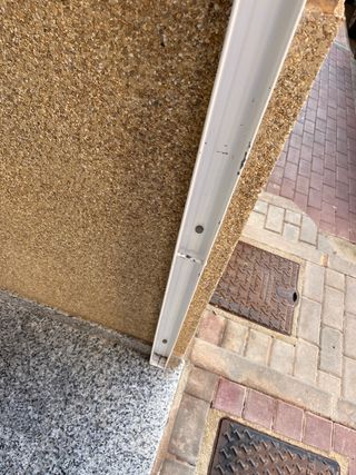 Reja blanca para puerta