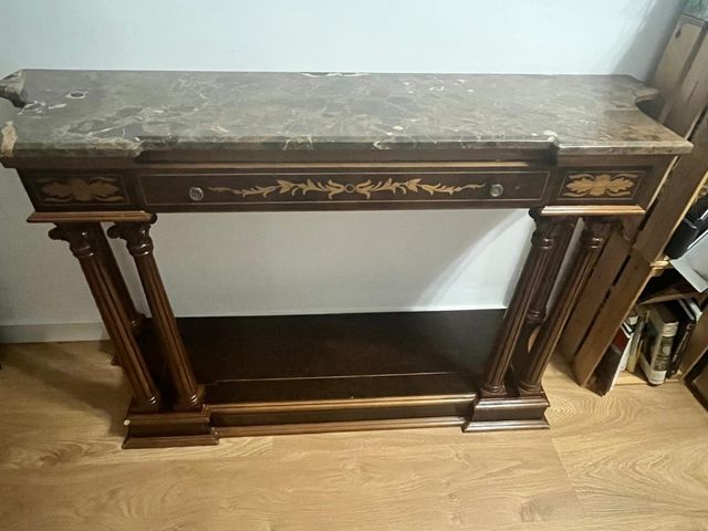 Aparador recibidor clásico con mármol madera