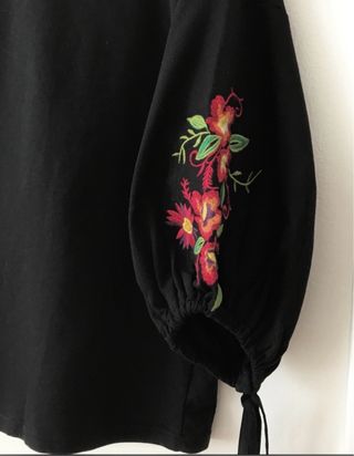 Sudadera bordada Zara