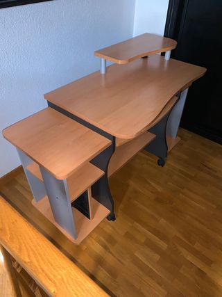 Mesa de estudio de madera