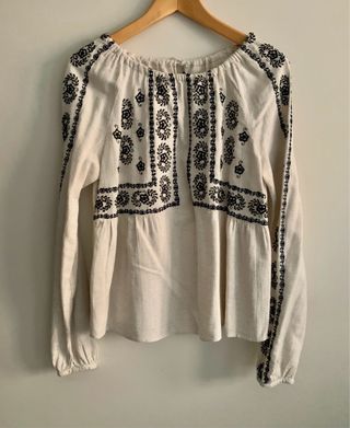 Blusa Zara con bordados S/M