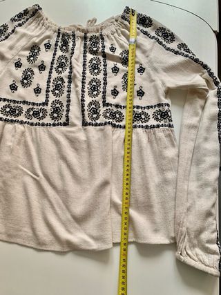 Blusa Zara con bordados S/M
