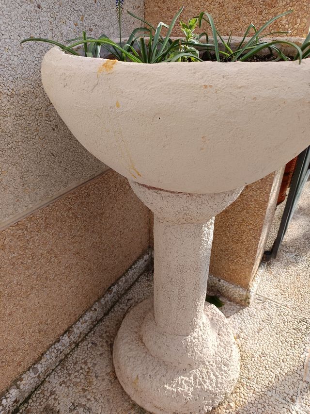 Macetero alto con pedestal jardín