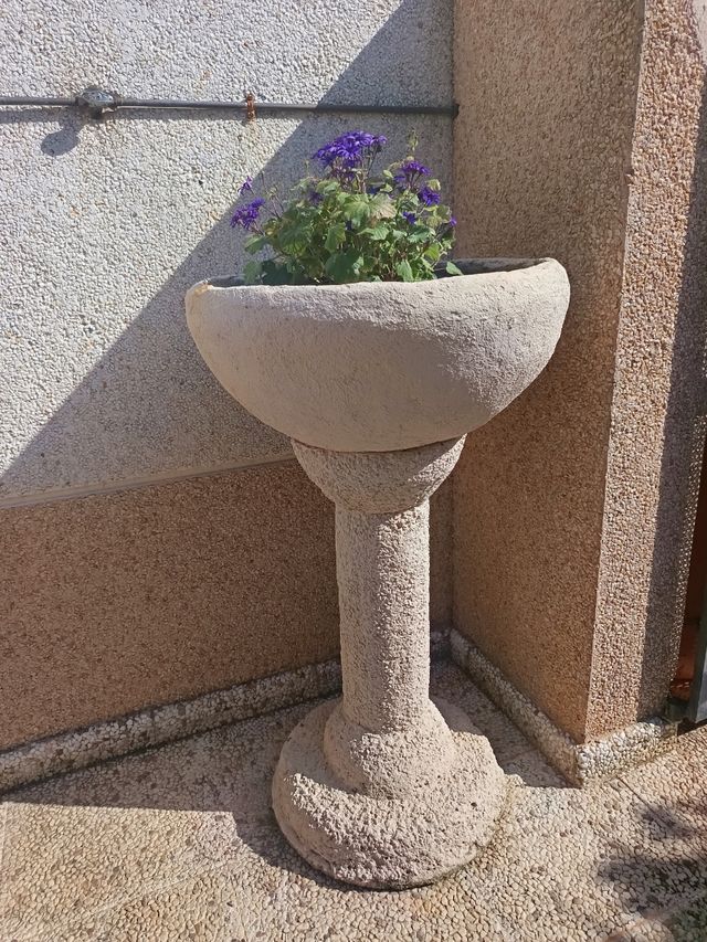 Macetero alto con pedestal jardín