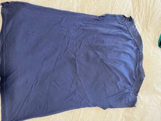 Camiseta azul oscura con botones Massimo Duti