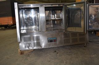 Mesa frigorifica 3 puertas marca Polar