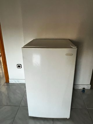Nevera DAEWOO (90 litros)