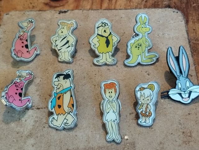 15  pins los picapiedra. Lote 13€.