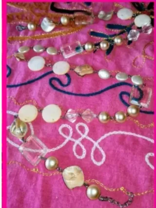 COLGANTES Y COLLARES DISTINTOS ESTILOS:1X1€
