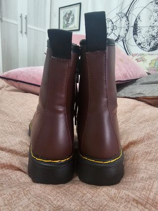 Botas nuevas tipo Dr. MARTENS