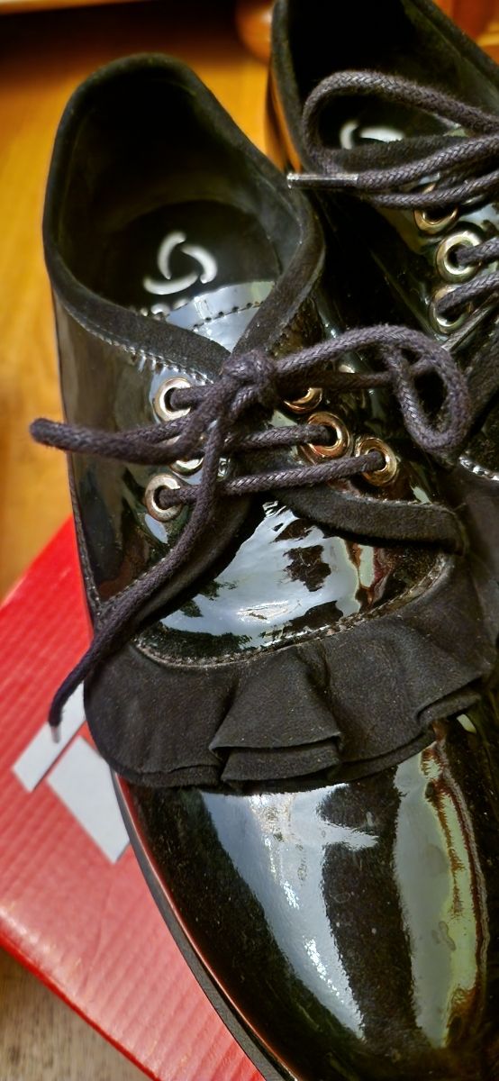 Zapatos negros charol de piel Kanna 36