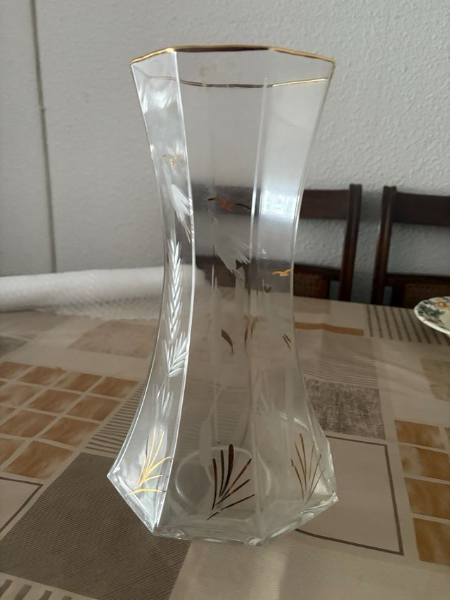 Jarron tallado y pintado a mano Voline bohemia