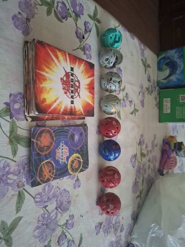 Lote bolas Bakugan y cartas