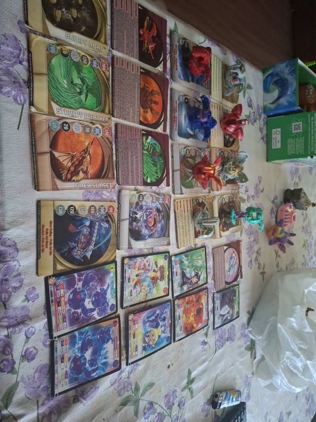 Lote bolas Bakugan y cartas