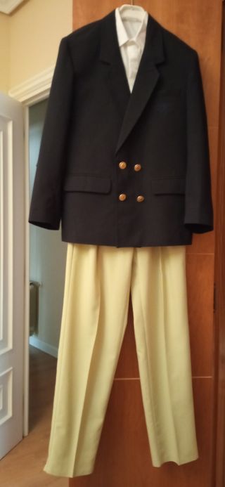 Americana, pantalón y camisa de niño