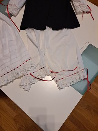 Traje huertana, enaguas, cucos y corpiño