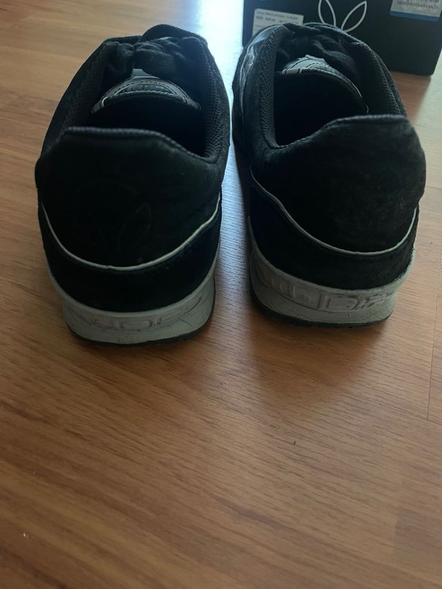 sneakers Momo design