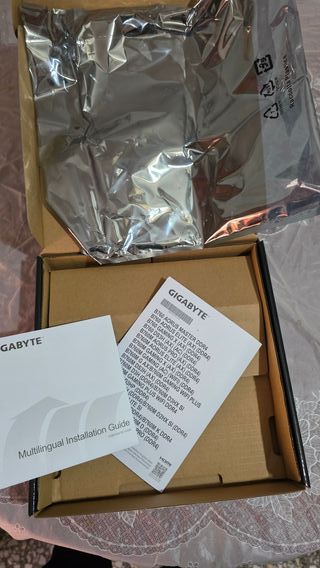 Caja vacía Placa base Gigabyte B760M DDR4