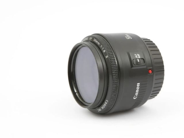Canon EF 50 mm f/1.8 II 