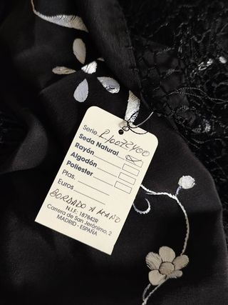 Mantón de seda bordado