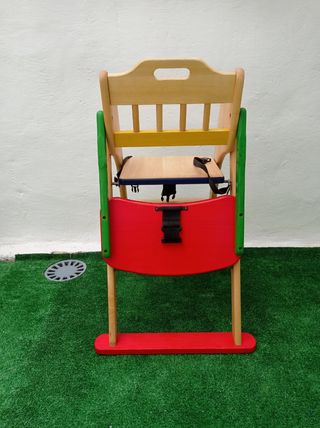 Silla de niño de madera