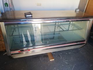Mostrador refrigerado.