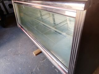 Mostrador refrigerado.
