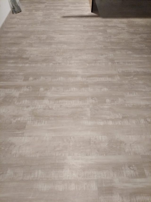 Parket flotante vinilo sistema clip.