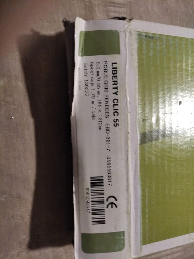 Parket flotante vinilo sistema clip.