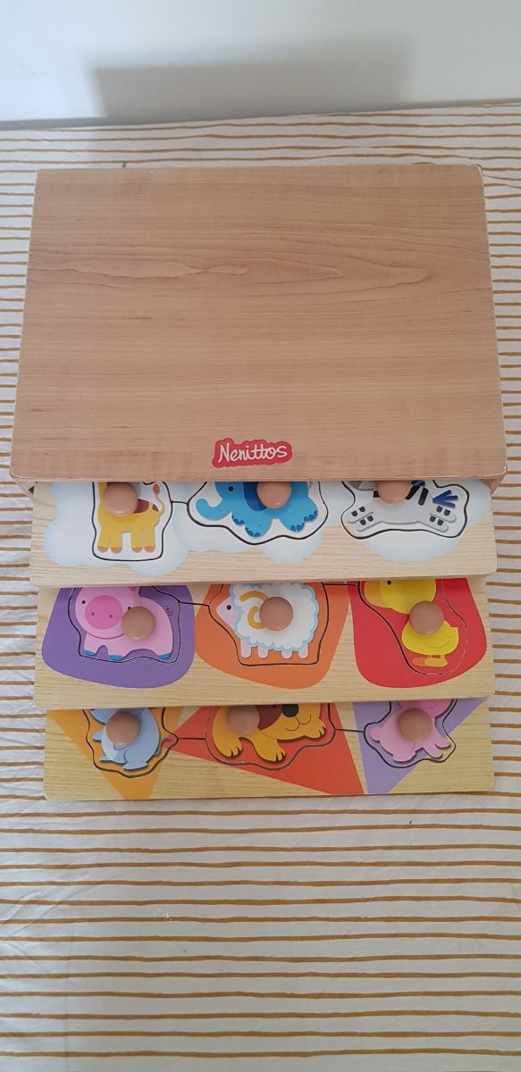 Estuche con 3 puzzles madera