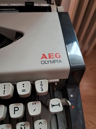 Máquina escribir AEG Olympia traveller