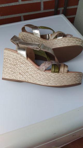 Sandalias Tiras Color beige y verde