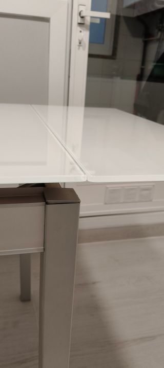 MESA COCINA EXTESIBLE DE  CRISTAL TEMPLADO