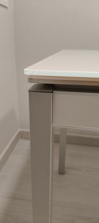 MESA COCINA EXTESIBLE DE  CRISTAL TEMPLADO