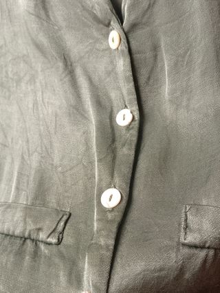 Chaleco verde efecto raso