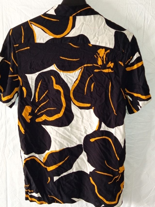 Camisa fresca Zara manga corta  excelente estado