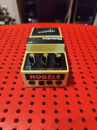 Pedal nobels distortion dt-1 colecion