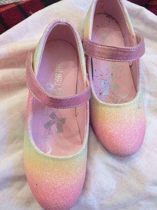 Zapatos de baile multicolor.
