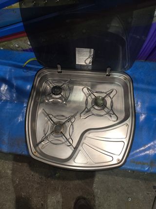 Cocina con tapa a gas