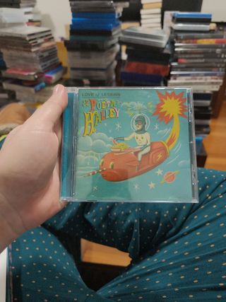 Love of Lesbian, lote