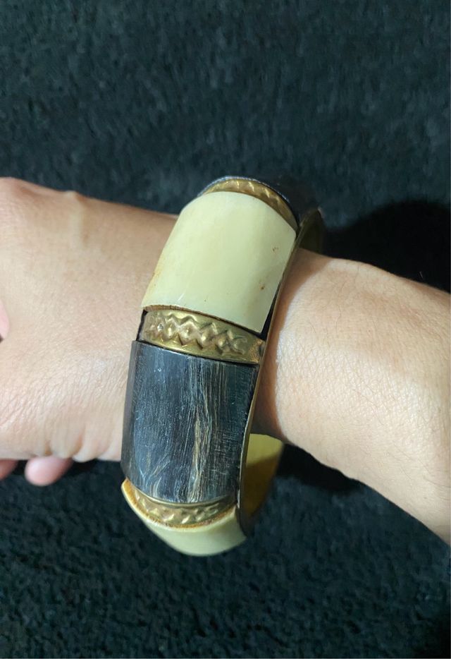 Pulsera vintage de latón y hueso de dos colores