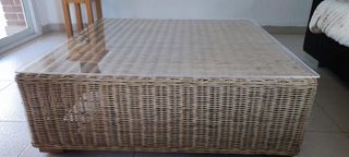 Mesa centro ratán con sobre metacrilato 90x90x30