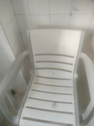 Se vende dos sillas está nueva