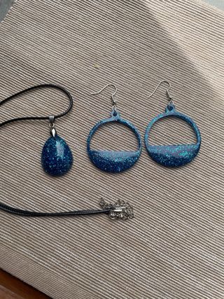 Set orecchini e collana con pendente