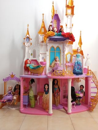 Castillo y muñecas princesas Disney