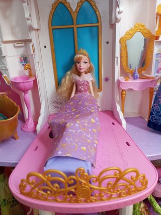 Castillo y muñecas princesas Disney