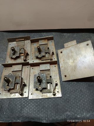 Cerraduras antiguas artesanales