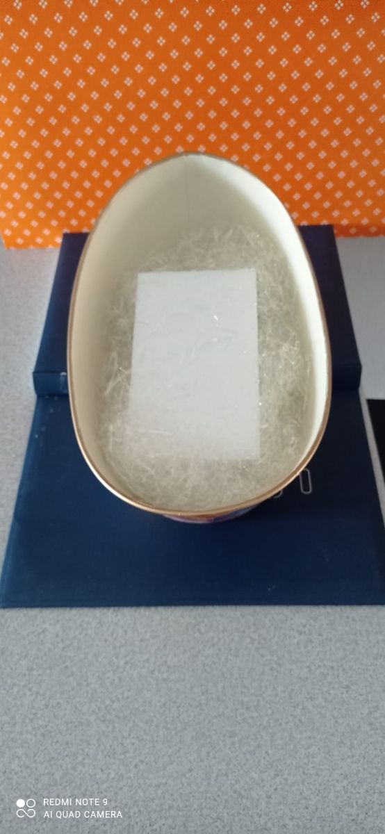 Contenitore in metallo colorato